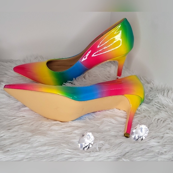 Heels - Picture 2 of 3